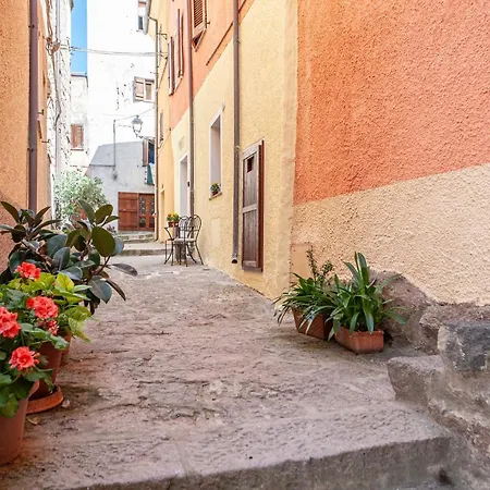 Romantic Loft With Jacuzzi In The Castle Castelsardo