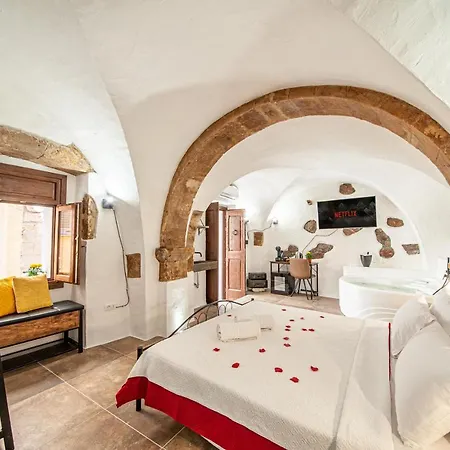 Romantic Loft With Jacuzzi In The Castle カステルサルド