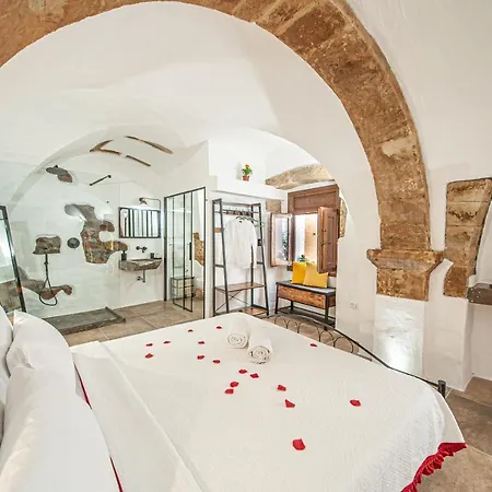 Romantic Loft With Jacuzzi In The Castle カステルサルド