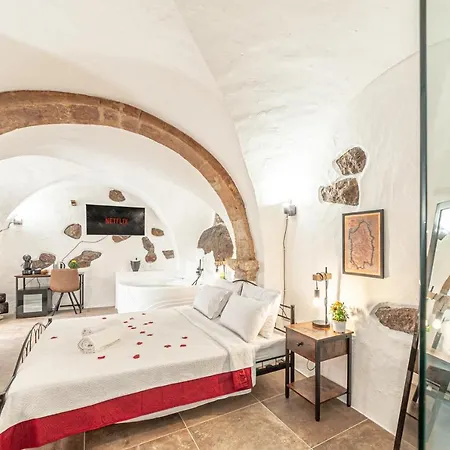 アパート Romantic Loft With Jacuzzi In The Castle カステルサルド